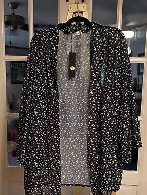 Black Floral-Print Lightweight Kimono Cape